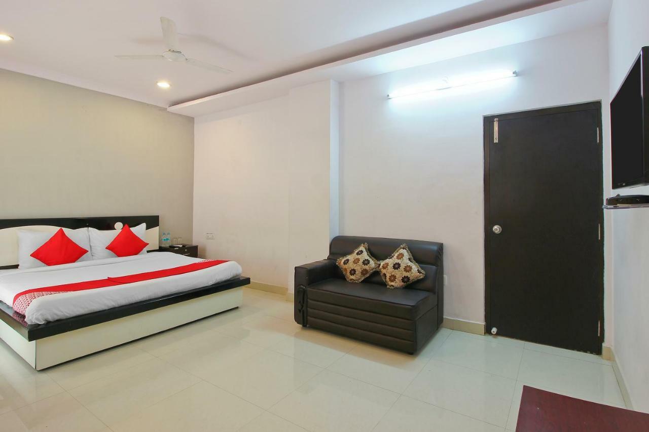 Oyo Flagship 463 Banjara Hills Hotell Hyderabad Exteriör bild