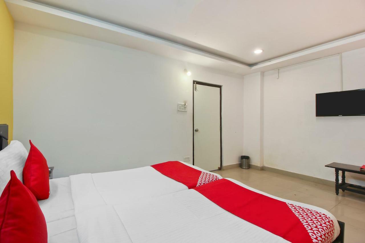 Oyo Flagship 463 Banjara Hills Hotell Hyderabad Exteriör bild