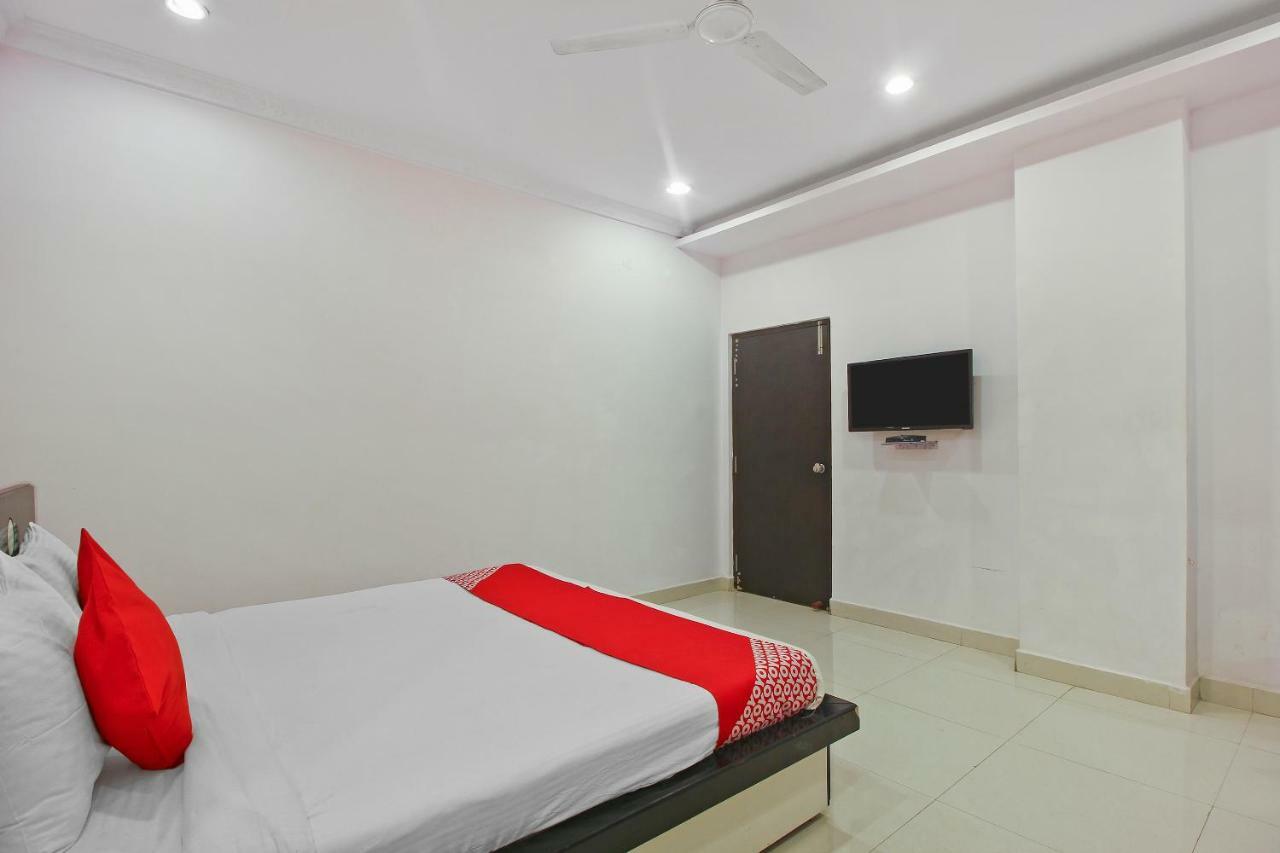 Oyo Flagship 463 Banjara Hills Hotell Hyderabad Exteriör bild