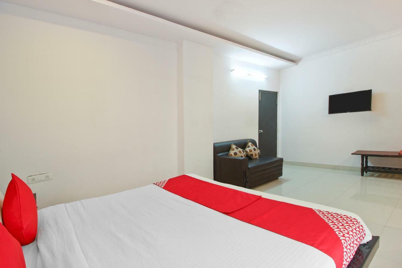 Oyo Flagship 463 Banjara Hills Hotell Hyderabad Exteriör bild